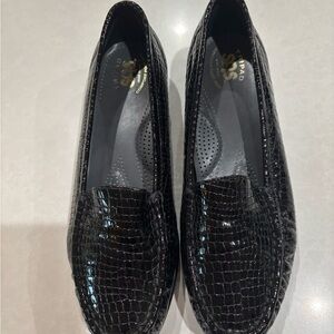 SAS Black Glossy Loafers with Crocodile Texture